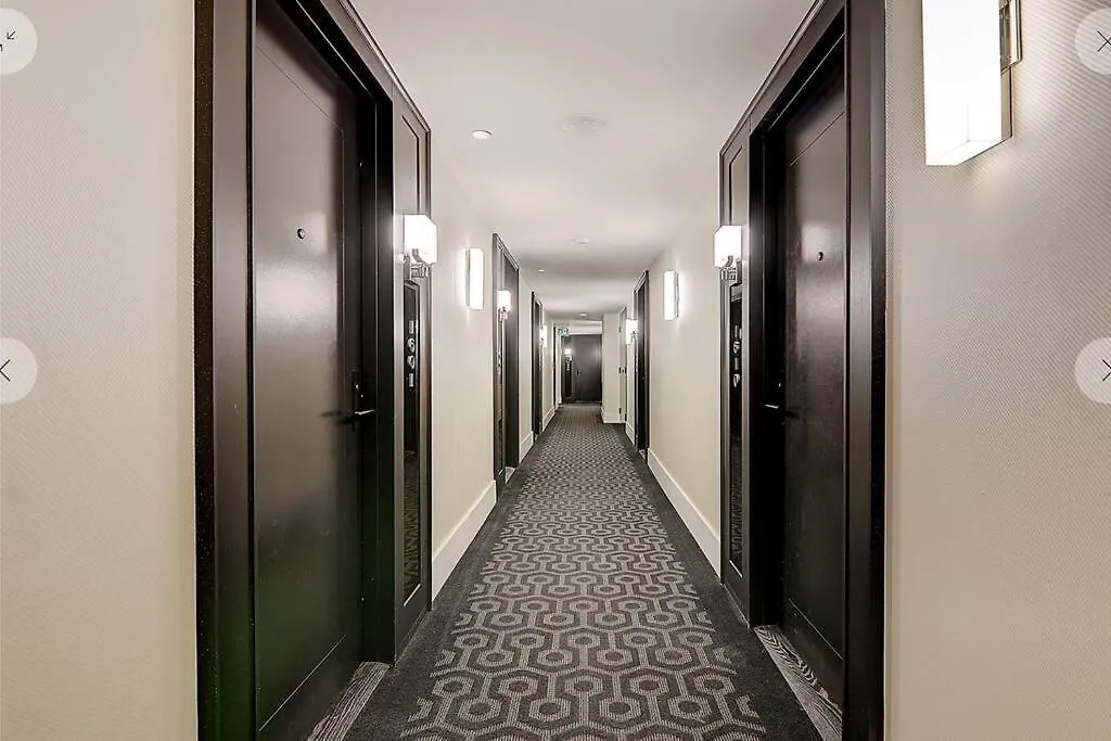 Luxury Condo On Bay Street Toronto