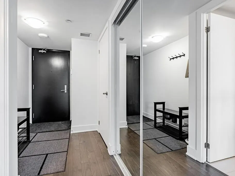 Apartment Luxury Condo On Bay Street Toronto