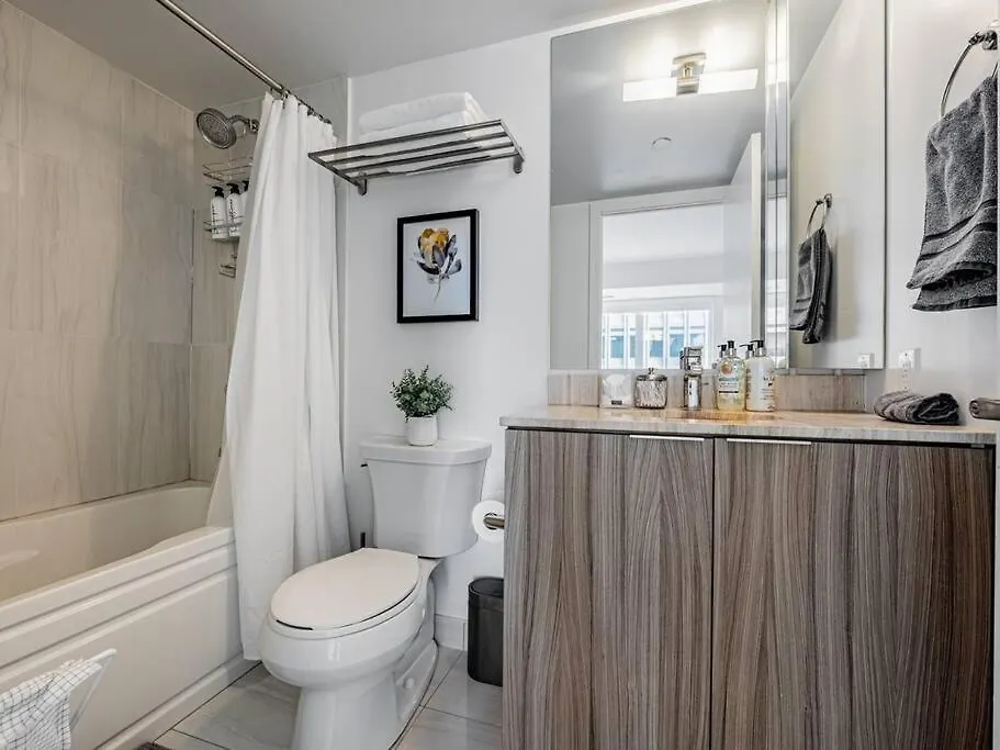 Apartment Luxury Condo On Bay Street Toronto