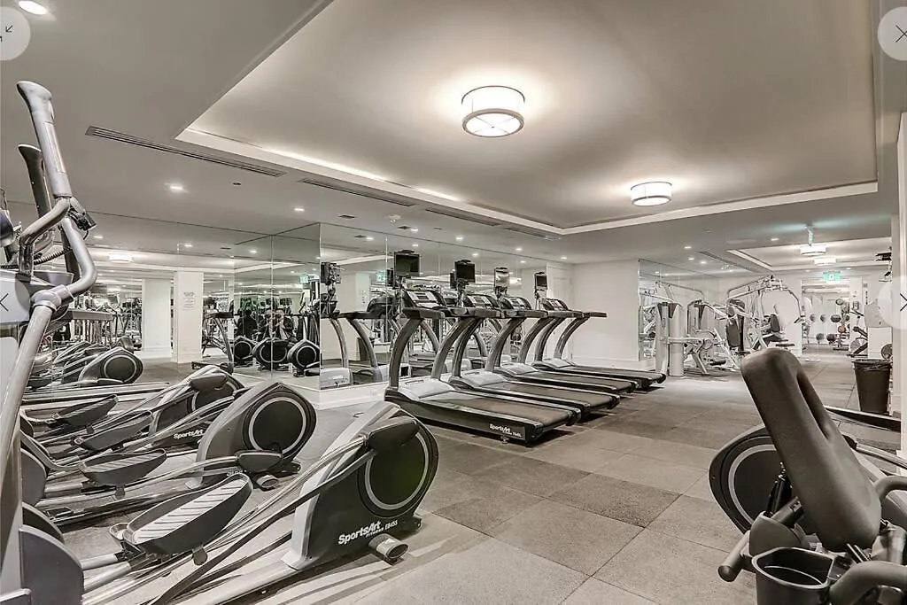 アパート Luxury Condo On Bay Street トロント