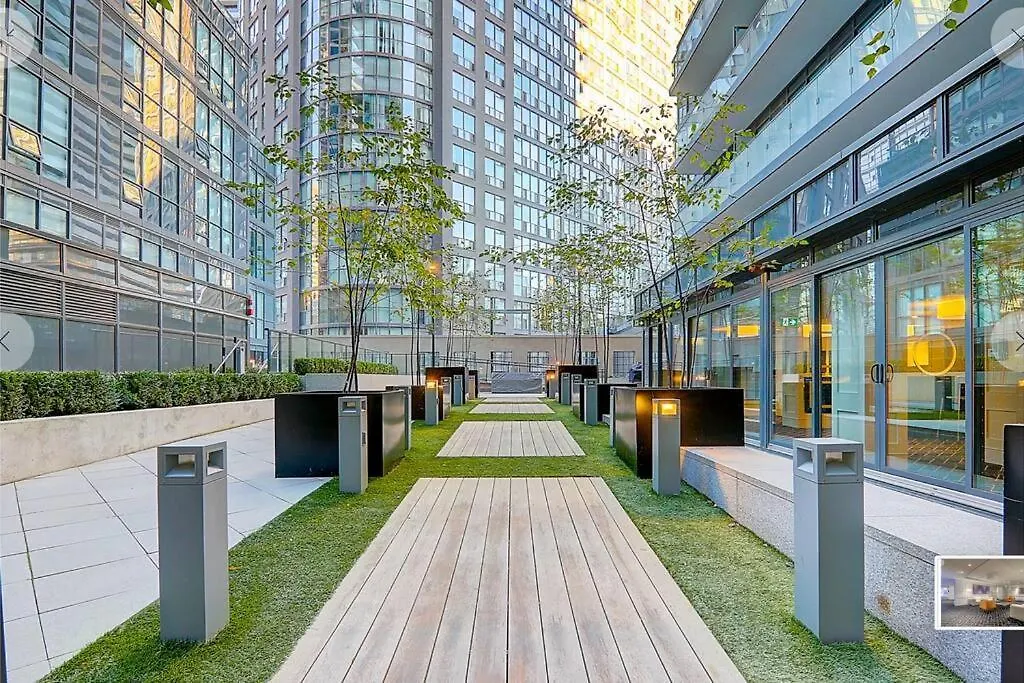 Apartment Luxury Condo On Bay Street Toronto