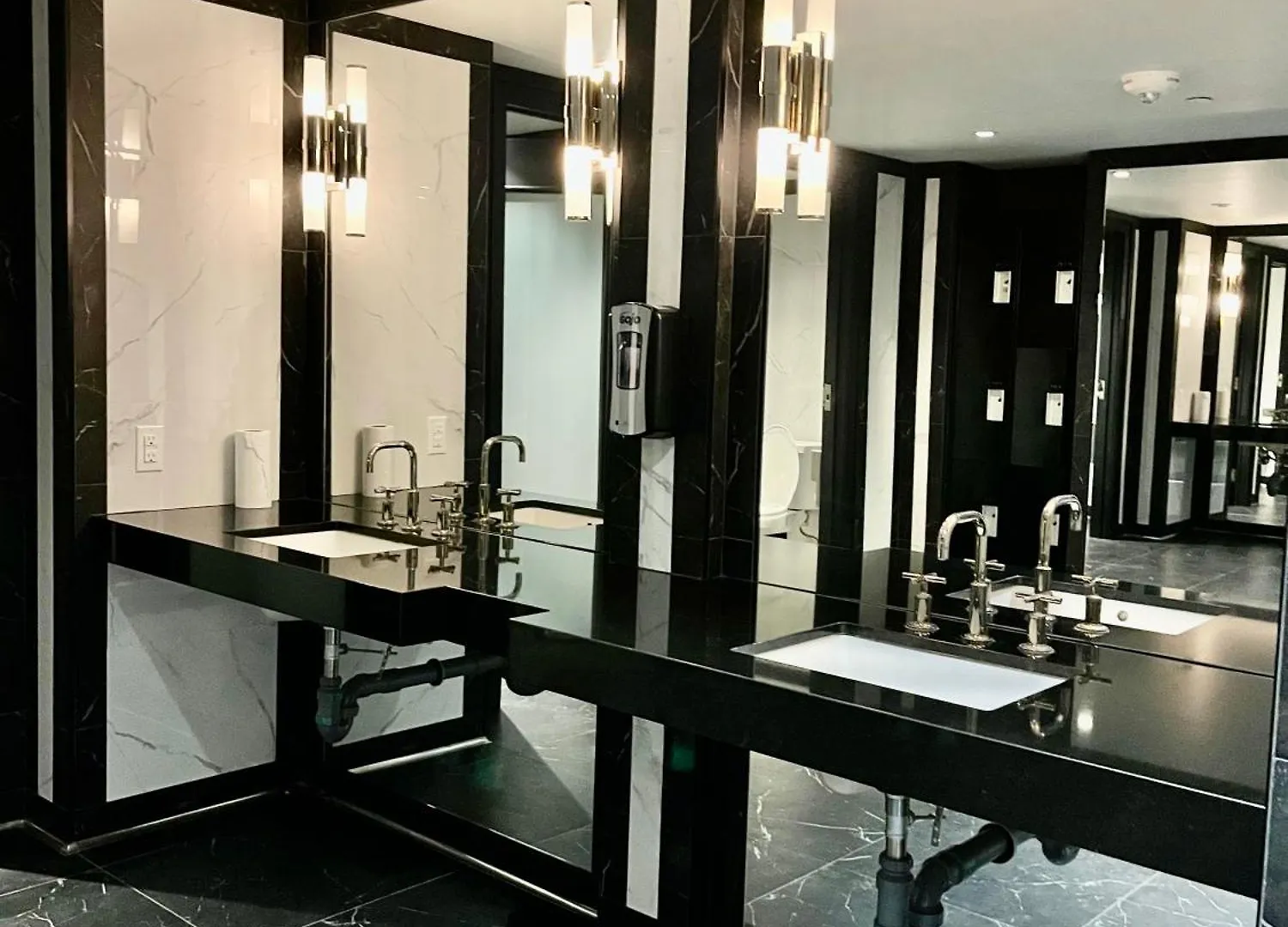 Apartment Luxury Condo On Bay Street Toronto